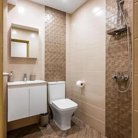 Cozy And Colorful 2bd Flat With Location
