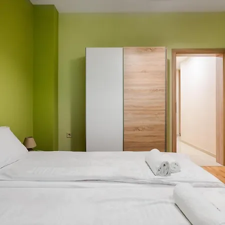 Cozy And Colorful 2bd Flat With Location Appartamento Sofia