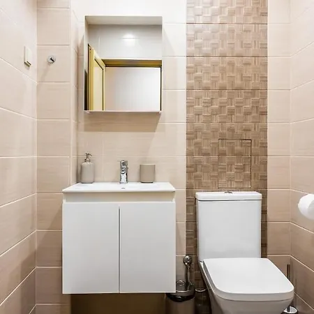Cozy And Colorful 2bd Flat With Location Appartamento *