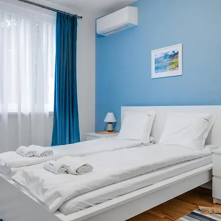 Cozy And Colorful 2bd Flat With Location Appartamento