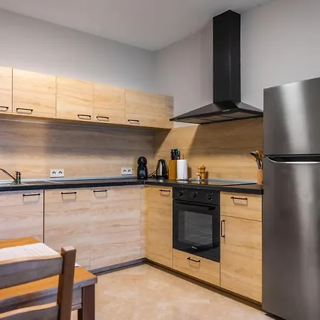 Cozy And Colorful 2bd Flat With Location